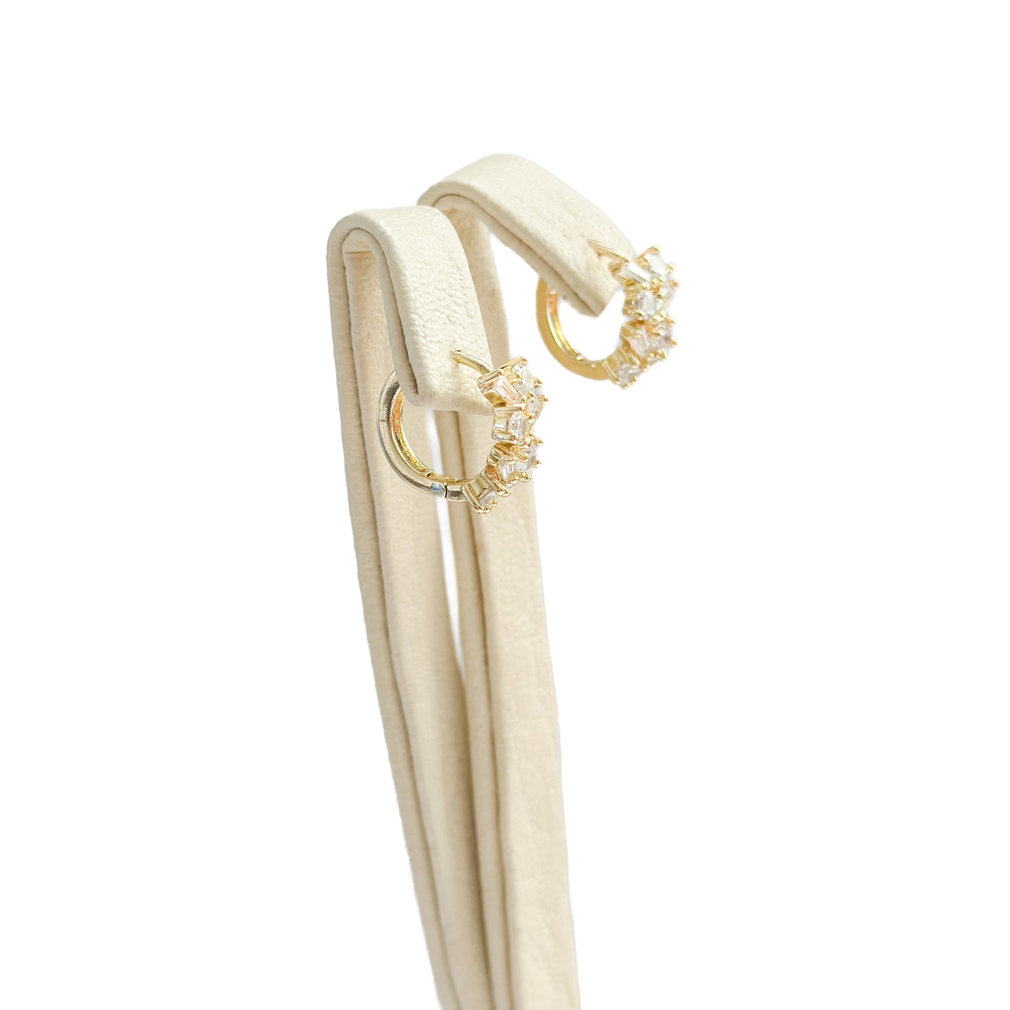 HUGGIES ORO LAMINADO DISEÑO PIEDRAS