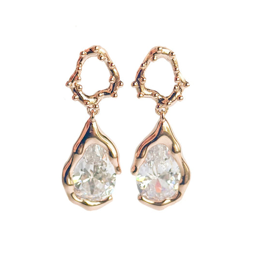 ARETE ORO LAMINADO 18K PIEDRA GOTA BLANCA COLGANTE