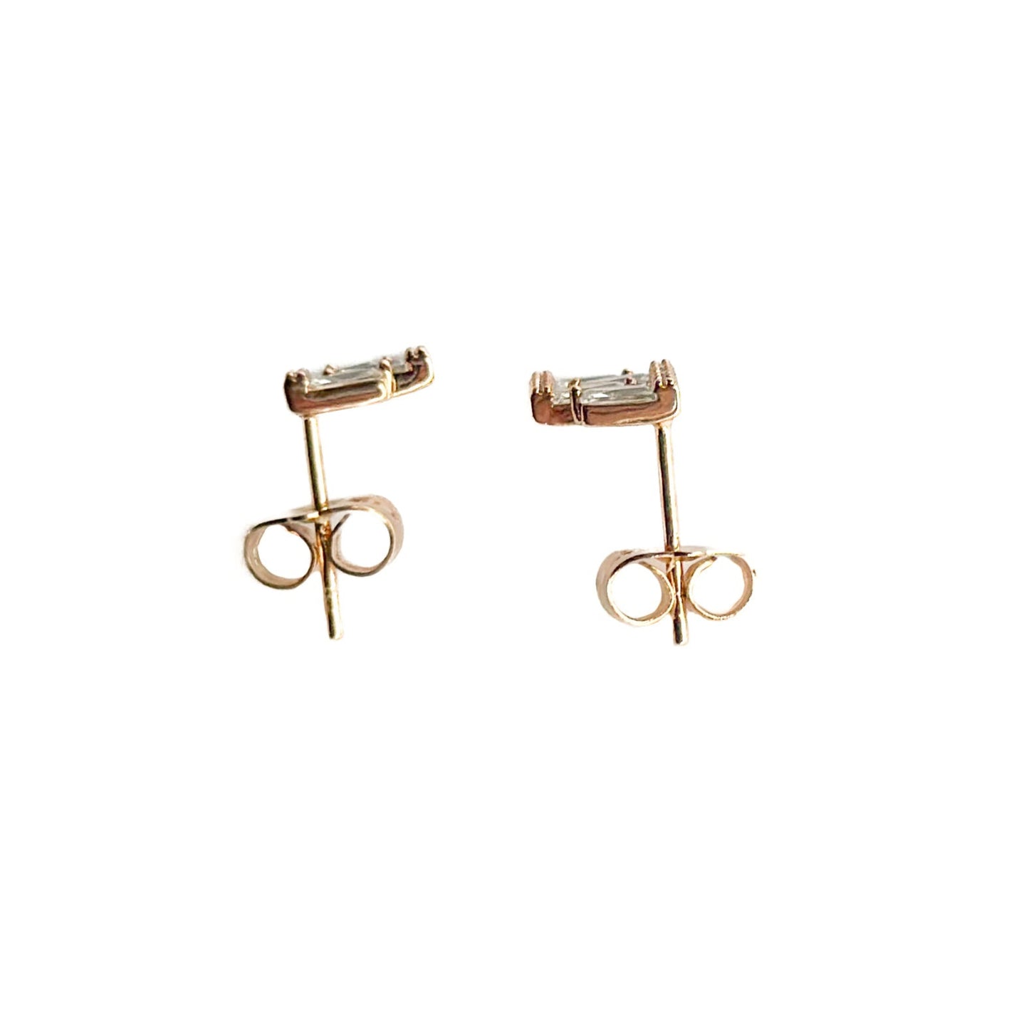 ARETE ORO LAMINADO 18K DISEÑO ESCALERA CON PIEDRAS