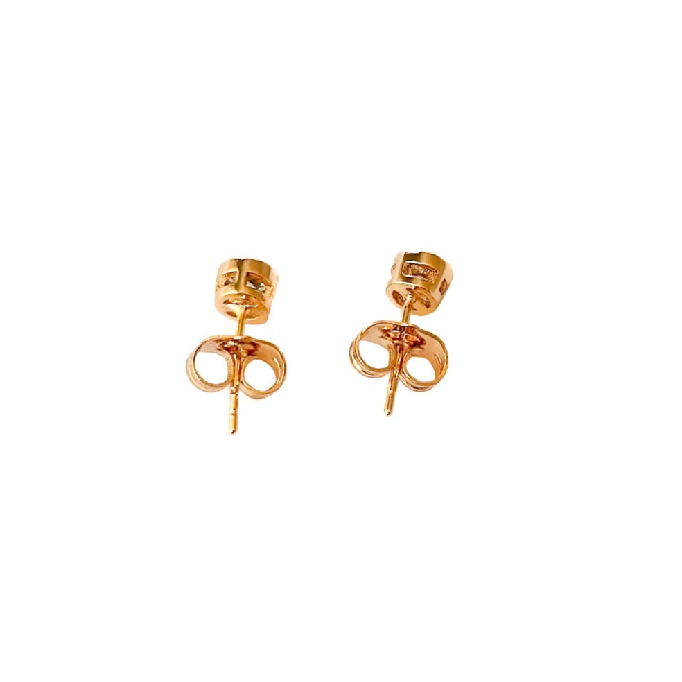 ARETE ORO LAMINADO 18K PIEDRA BLANCA CON BISELADO CHICO