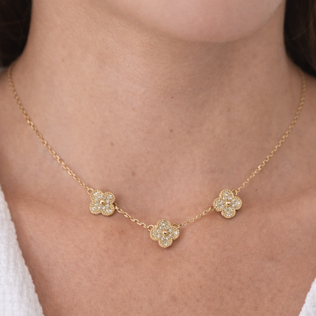 GARGANTILLA ORO LAMINADO TREBOL CON PIEDRAS BLANCAS
